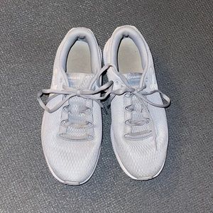 Womens sz 7.5 UA running shoes